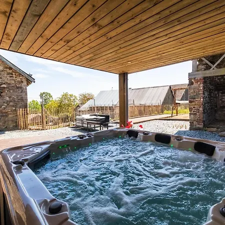 Near Coo Waterfalls With Jacuzzi Holiday home Stoumont